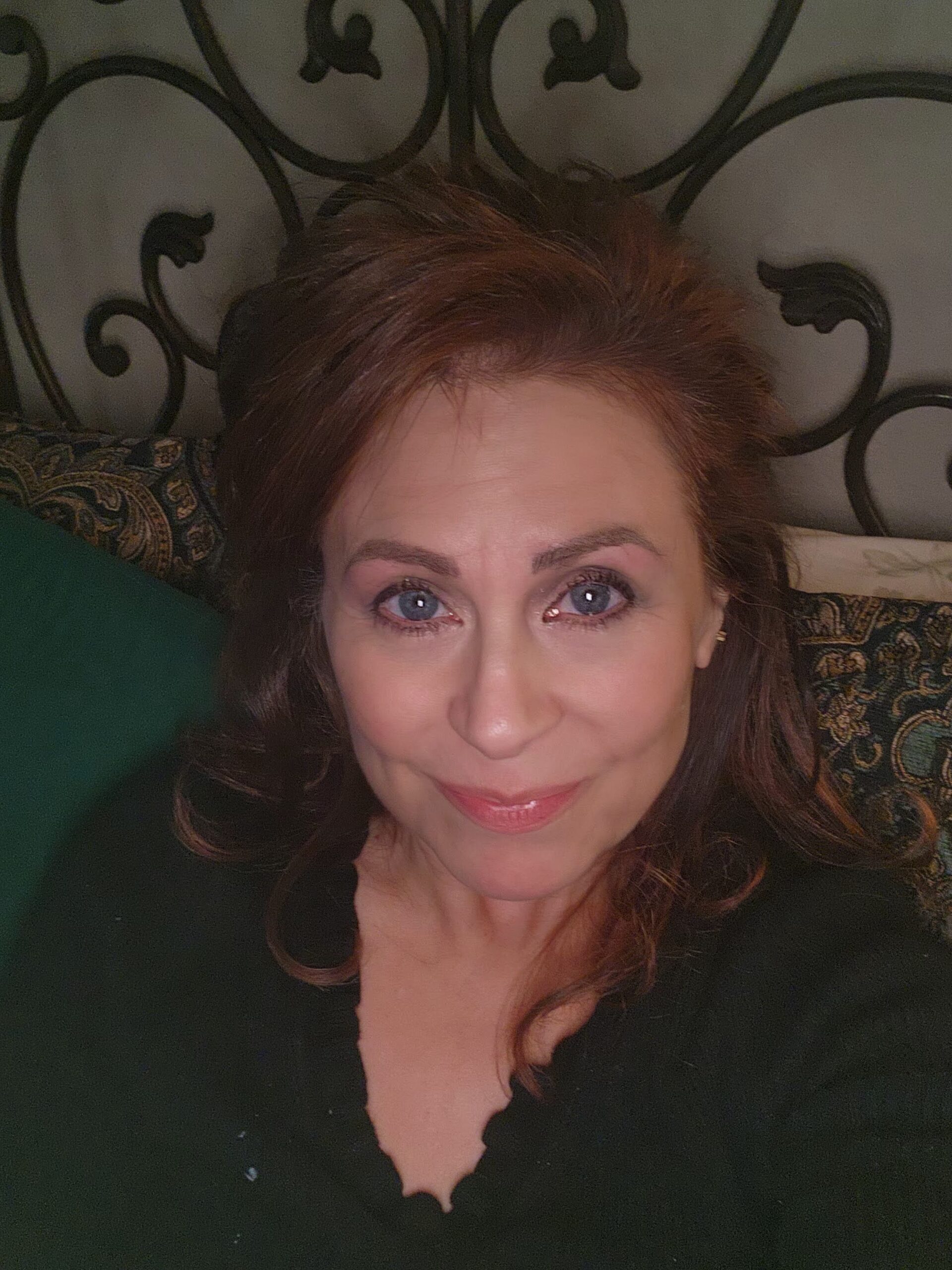 GoodSmileDark-Sweater-