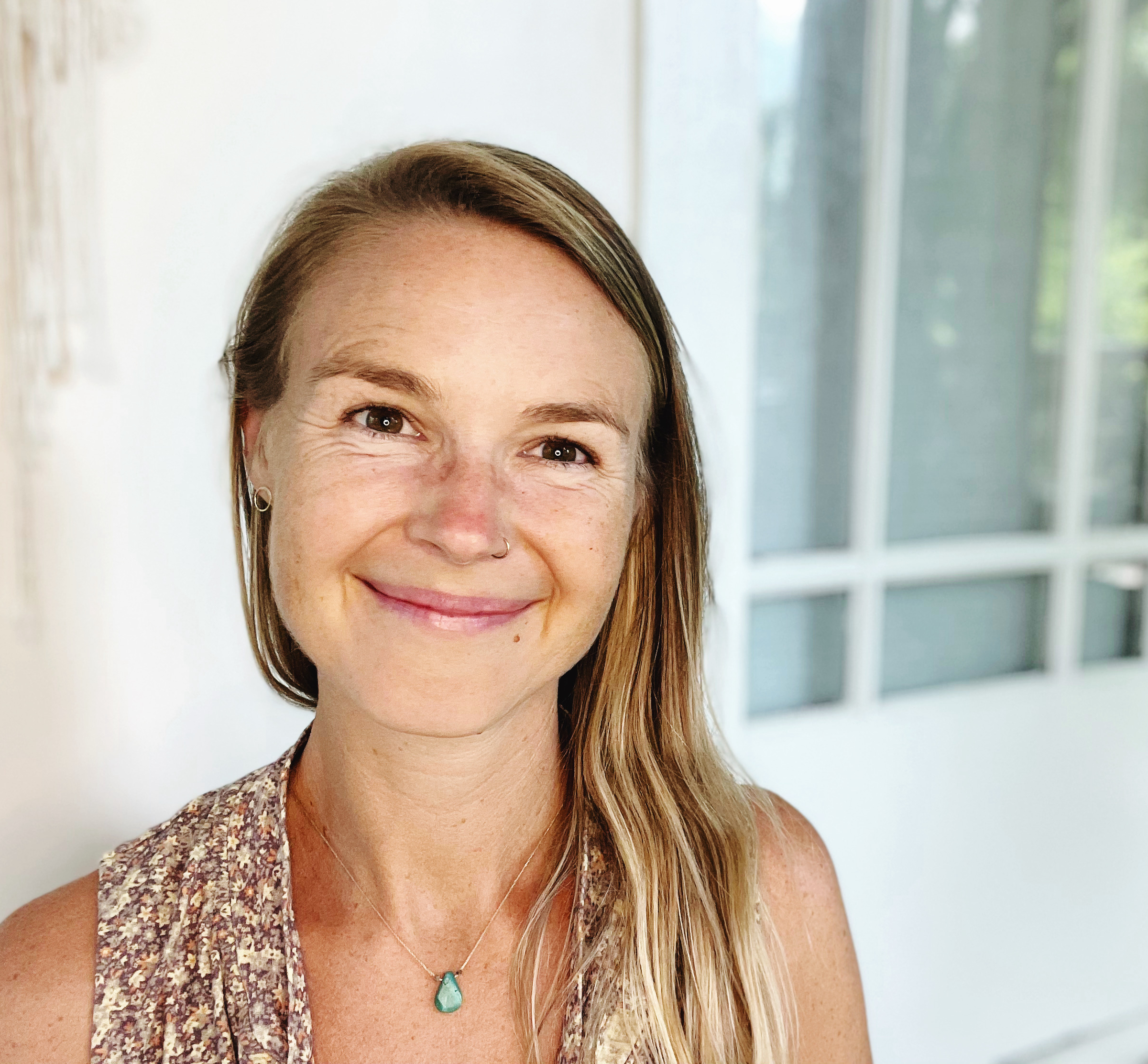 website-photo-beige-square